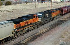 BNSF/NS/BNSF Mid-train.JPG