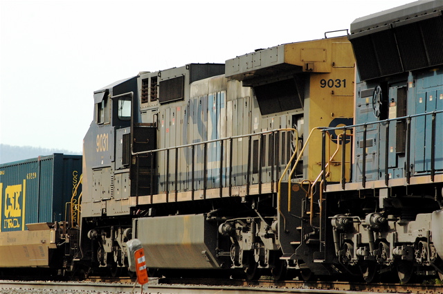 Grimy CSX 9031.JPG