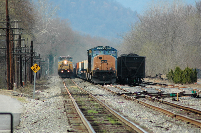 Tank car train approaching Brunswick.JPG