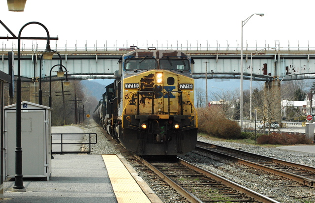 CSX 7719 needing to visit the paint shop.JPG