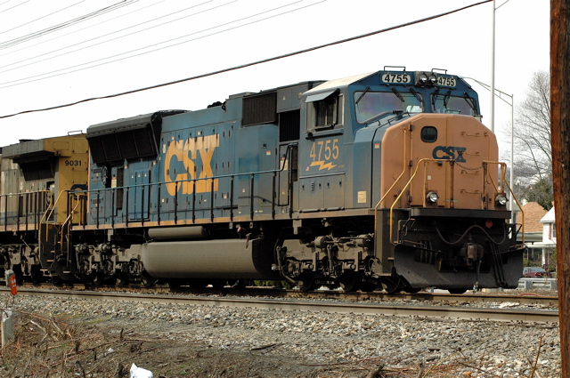 CSX 4755 Waiting for a new crew.JPG