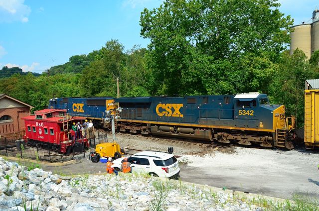 CSX ES40DC 5342 with first test train in Ellicott City