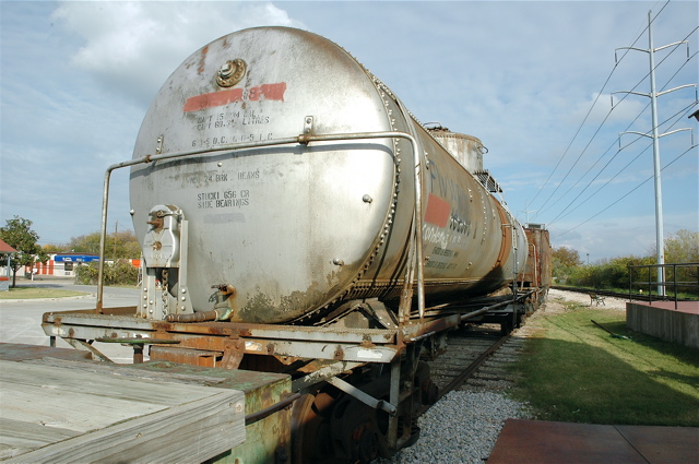 End View 15K Tank Car.JPG