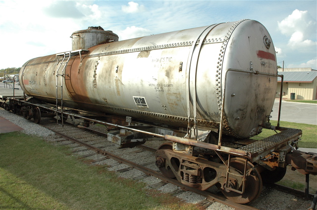 Rivited 15K Tank Car.JPG