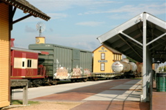 Grapevine
                Railroad Platform.JPG