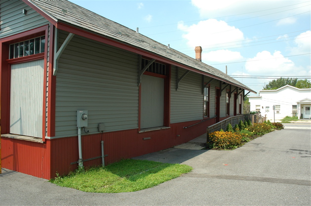 Rear view Hampstead Station.JPG