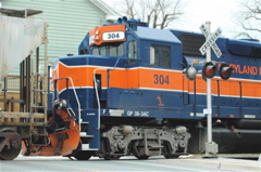 GP-38 #304 at crossing.JPG