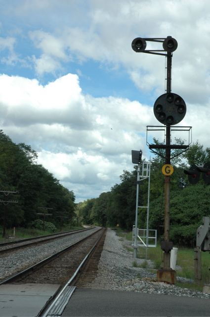 SR91 Crossing Old and New Signal.JPG