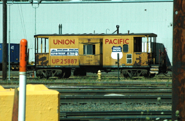 UP Caboose 25887.JPG